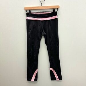 Lululemon blank with pink and white stripe cropped legging size 4